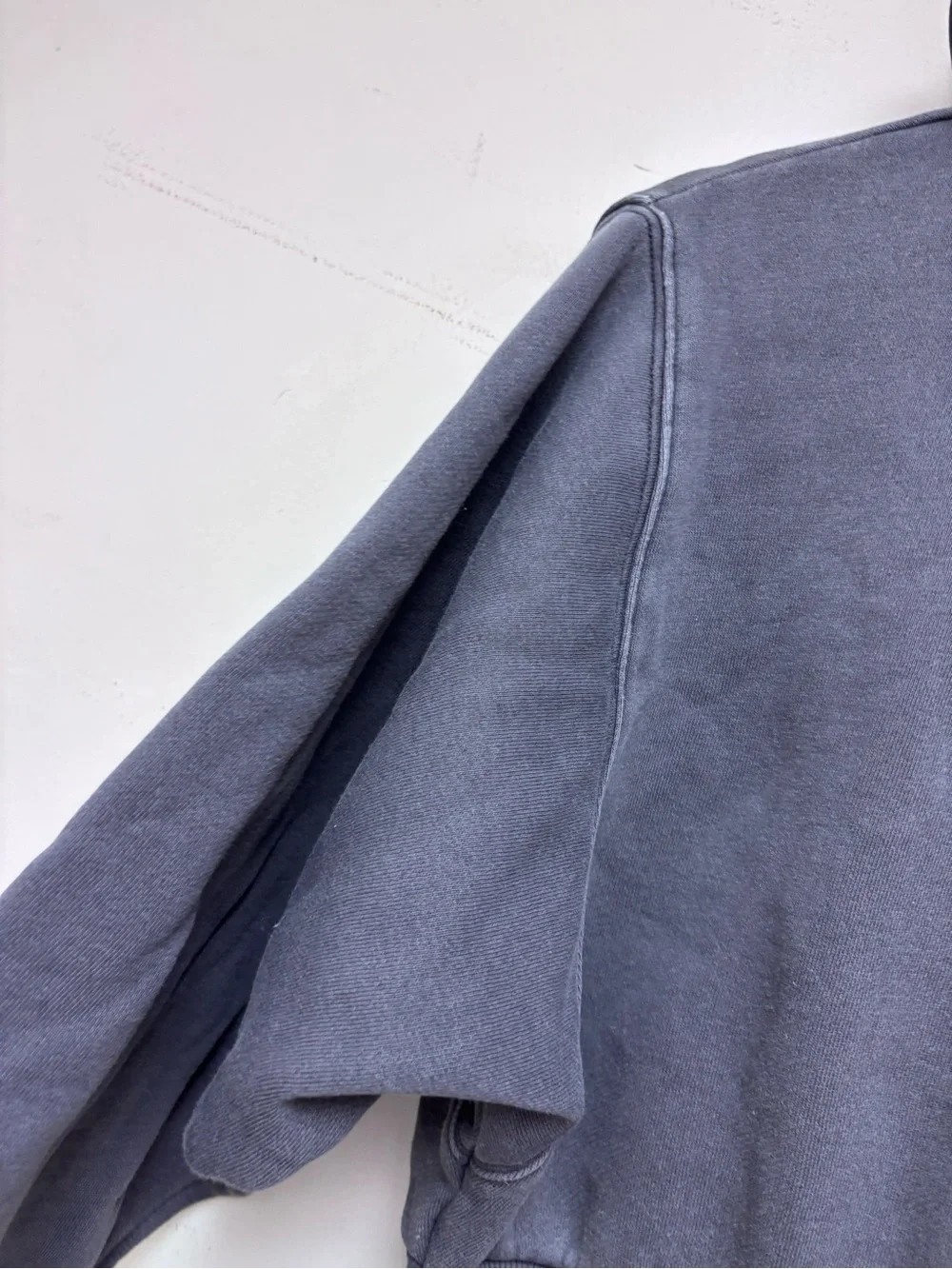 Aritzia TNA Cozy Fleece Perfect Shrunken Cropped Pullover Hoodie Charcoal Gray